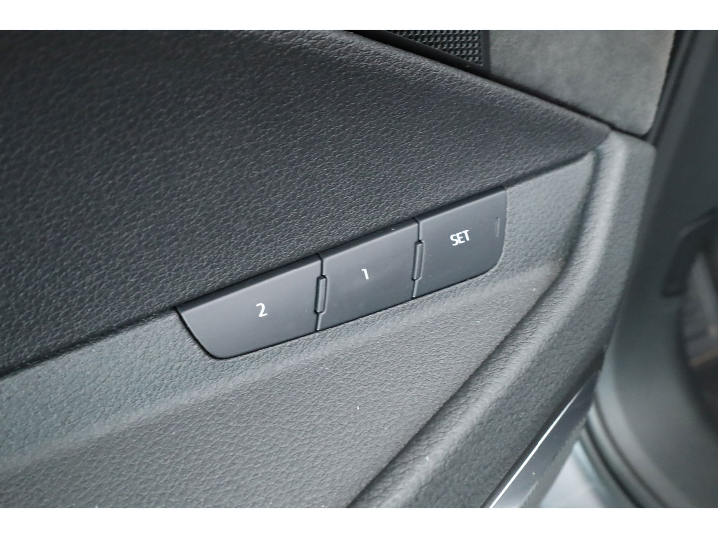 Audi e-tron e-tron 55 quattro advanced Pro Line Plus 95 kWh | SOH 97% | Pano | Soft Close | HUD | Luchtvering | B&O Audio | Leder | 360cam | 22''