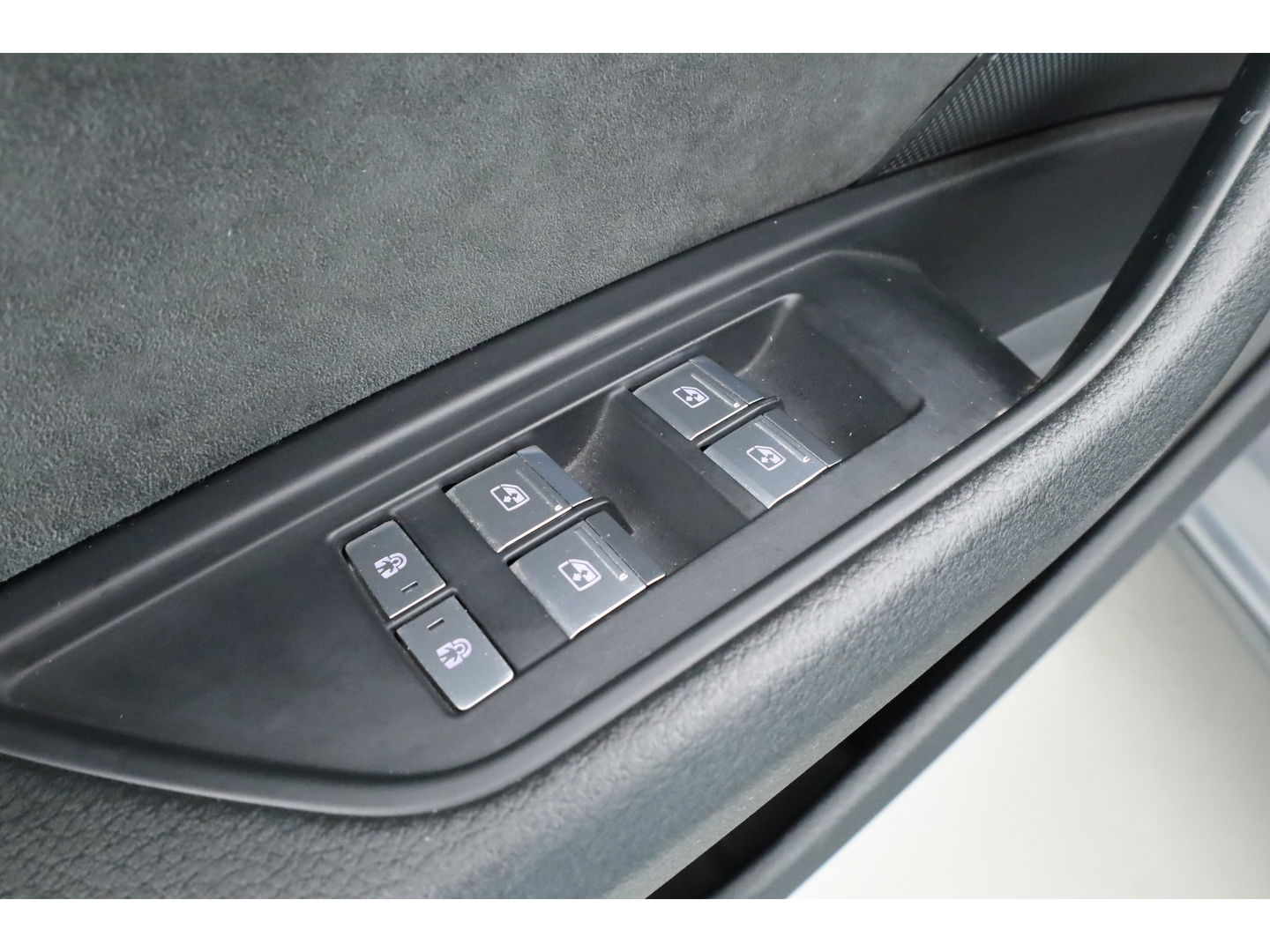 Audi e-tron e-tron 55 quattro advanced Pro Line Plus 95 kWh | SOH 97% | Pano | Soft Close | HUD | Luchtvering | B&O Audio | Leder | 360cam | 22''