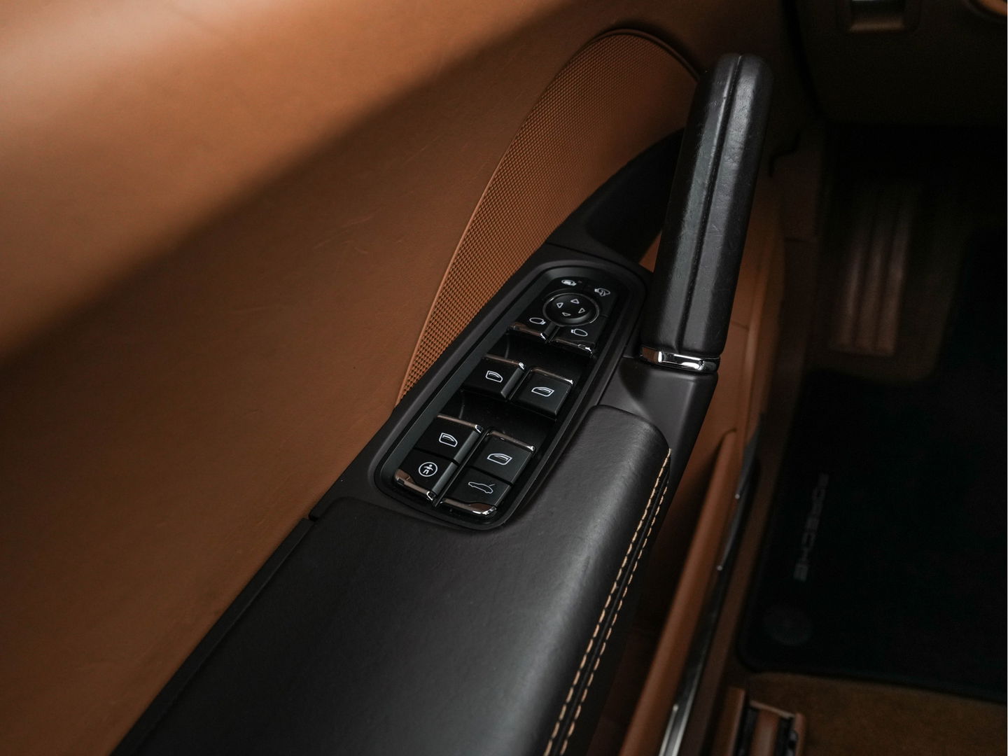 Porsche Cayenne 4.2 D S Aut. *PANO | LEATHER | XENON | MEMORY-PACK | BOSE-SURROUND | NAVI-FULLMAP | CAMERA | AIRSUSPENSION | HEATED/COOLED-COMFORTSEATS | PRIVACYGLASS | SHIFTPADDLES | ECC | PDC | CRUISE | TOWBAR | 2