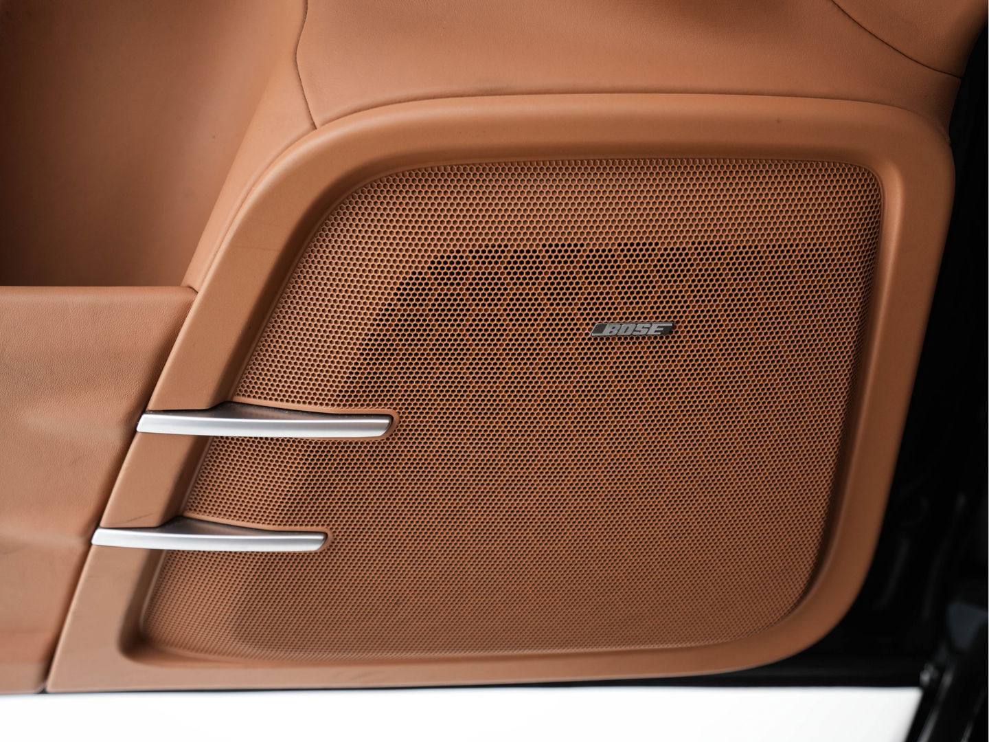 Porsche Cayenne 4.2 D S Aut. *PANO | LEATHER | XENON | MEMORY-PACK | BOSE-SURROUND | NAVI-FULLMAP | CAMERA | AIRSUSPENSION | HEATED/COOLED-COMFORTSEATS | PRIVACYGLASS | SHIFTPADDLES | ECC | PDC | CRUISE | TOWBAR | 2