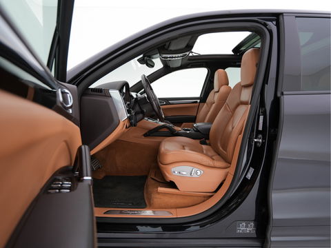 Porsche Cayenne 4.2 D S Aut. *PANO | LEATHER | XENON | MEMORY-PACK | BOSE-SURROUND | NAVI-FULLMAP | CAMERA | AIRSUSPENSION | HEATED/COOLED-COMFORTSEATS | PRIVACYGLASS | SHIFTPADDLES | ECC | PDC | CRUISE | TOWBAR | 2