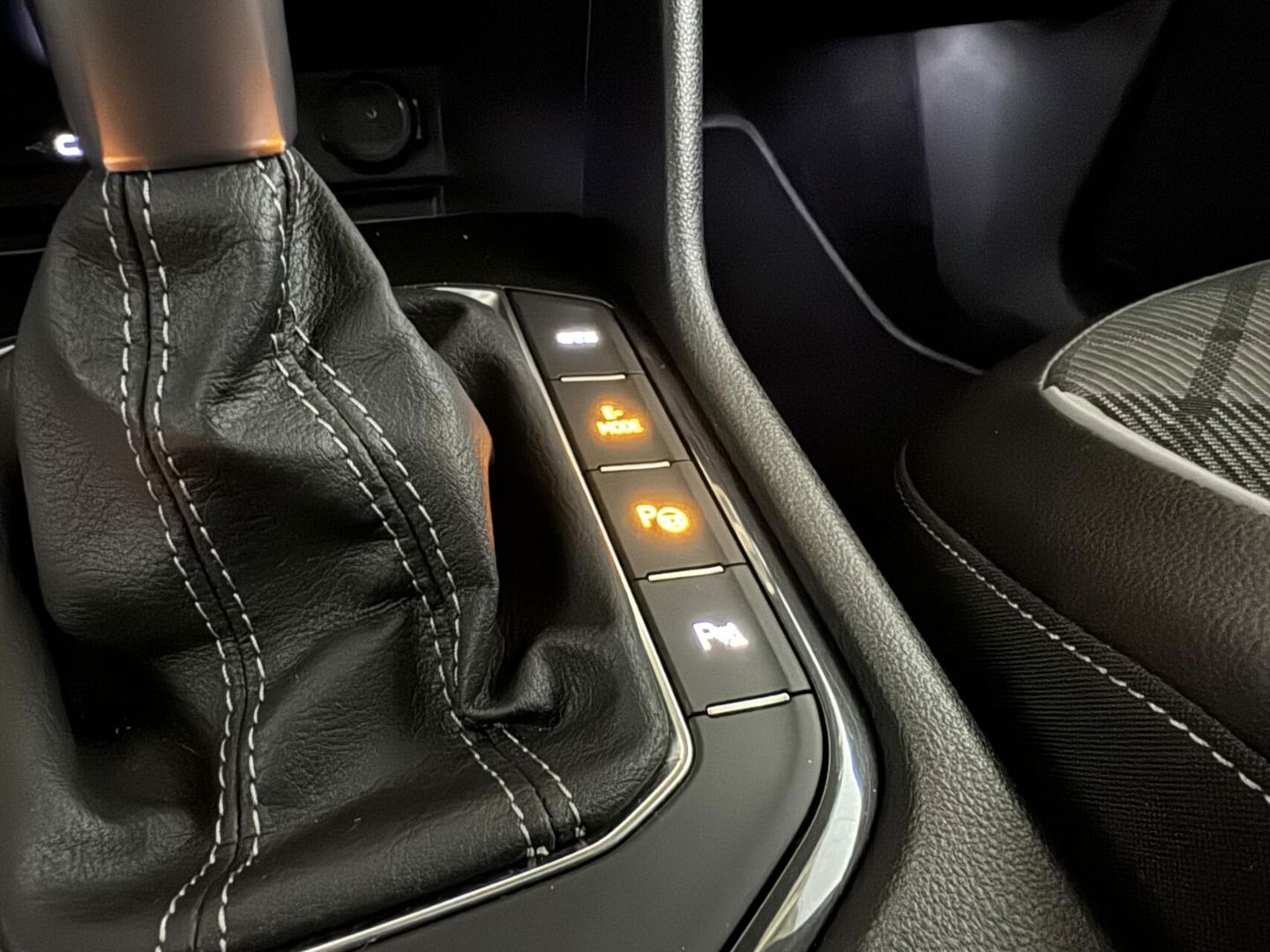 Volkswagen Tiguan 1.4 TSI eHybrid Black Style R-Line Pano Sfeer Trekh.