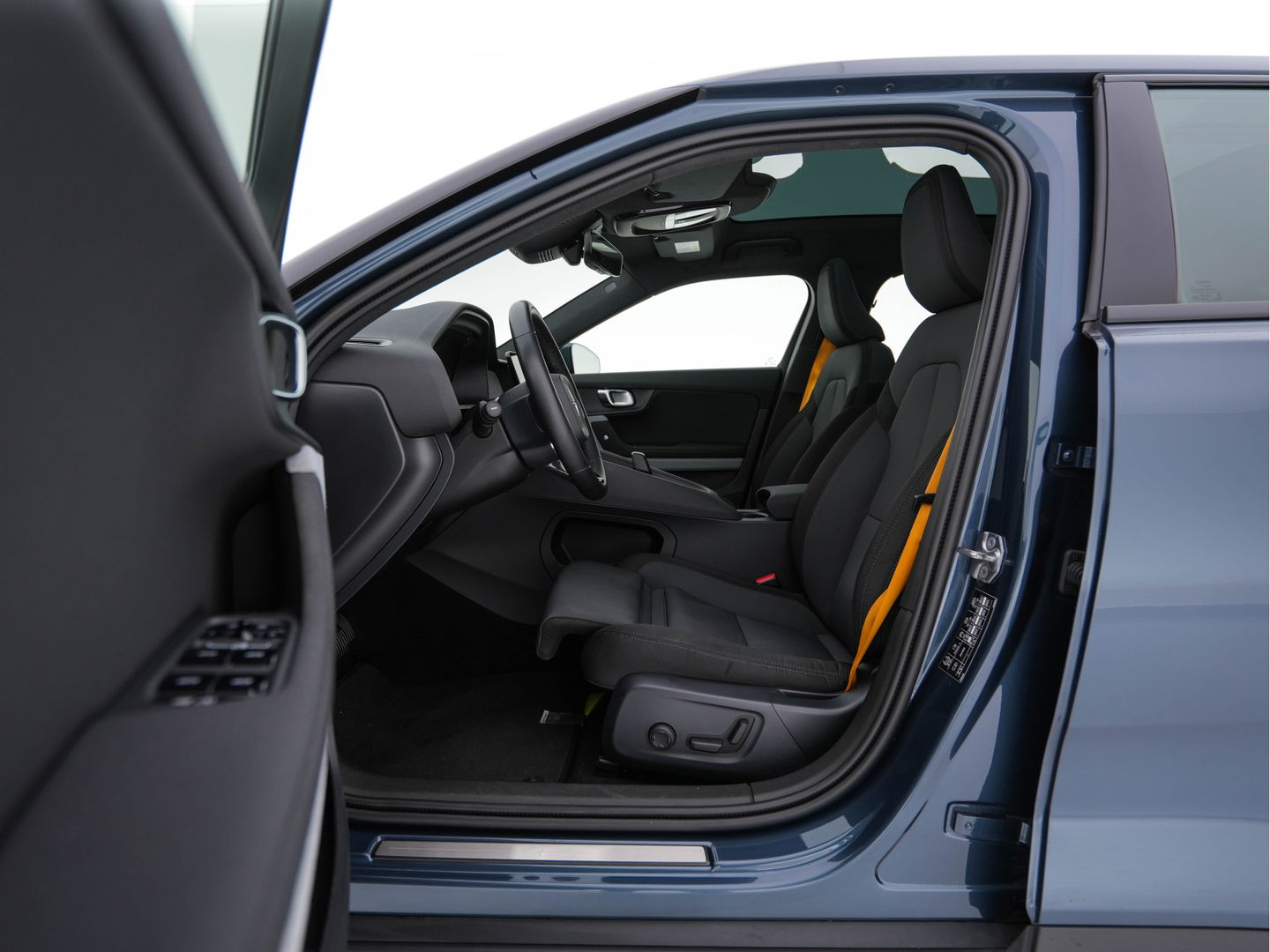 Polestar 2 Long Range Dual Motor Launch Edition 78kWh [ 3-Fase-11kW ] {SOH-91%} (INCL.BTW) Aut.*PANO | NAVI-FULLMAP | FULL-LED | ADAPTIVE-CRUISE | BLINDSPOT | TOPVIEW | KEYLESS | LANE-ASSIST | DIGI-COCKPIT | CARPLAY | DAB+ | HEATED-SPORTSEATS | CAMERA | MEMORY-PACK