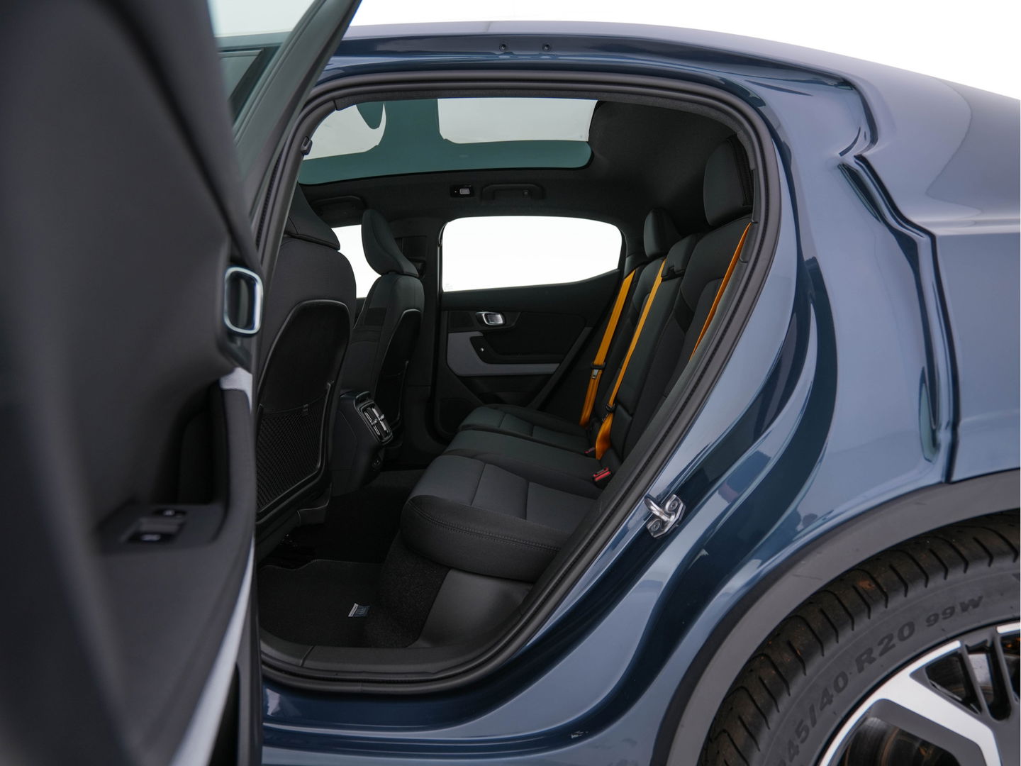 Polestar 2 Long Range Dual Motor Launch Edition 78kWh [ 3-Fase-11kW ] {SOH-91%} (INCL.BTW) Aut.*PANO | NAVI-FULLMAP | FULL-LED | ADAPTIVE-CRUISE | BLINDSPOT | TOPVIEW | KEYLESS | LANE-ASSIST | DIGI-COCKPIT | CARPLAY | DAB+ | HEATED-SPORTSEATS | CAMERA | MEMORY-PACK