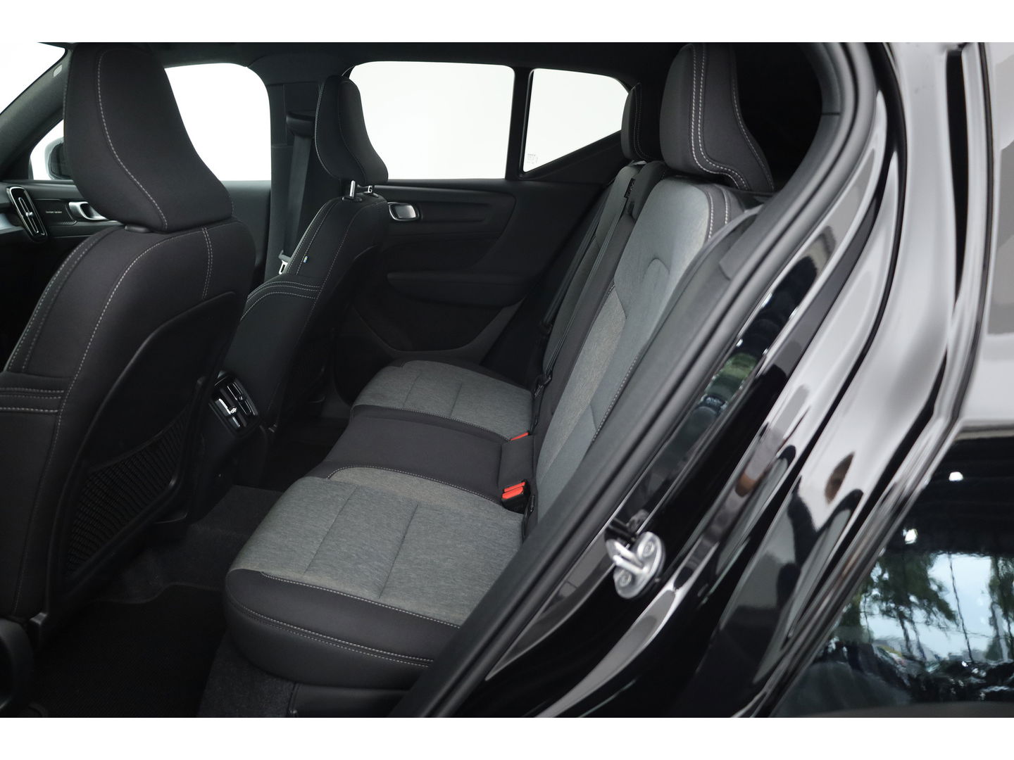 Volvo XC40 2.0 B3 Plus Black Edition | Facelift | 360 camera | Blis | ACC | Carplay | H&K Audio |