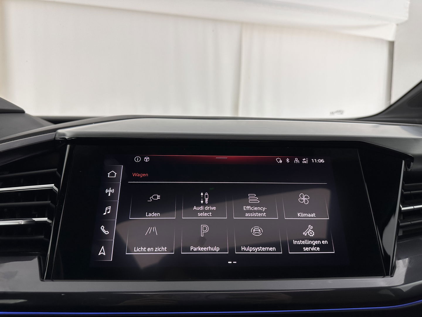 Audi Q4 e-tron 40 Launch edition S Competition 77 kWh [ 3-Fase-11kW ] {SOH-90%} (INCL-BTW) Aut. *HEATPUMP | PANO | LEATHER | MATRIX-LED | AUDI-SOUND | ADAPTIVE-CRUISE | HEATED-SPORTSEATS | AMBIENT-LIGHT | DIGI-COCKPIT | CAMERA | KEYLESS | DAB+ | 20''ALU*