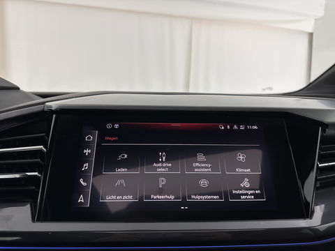 Audi Q4 e-tron 40 Launch edition S Competition 77 kWh [ 3-Fase-11kW ] {SOH-90%} (INCL-BTW) Aut. *HEATPUMP | PANO | LEATHER | MATRIX-LED | AUDI-SOUND | ADAPTIVE-CRUISE | HEATED-SPORTSEATS | AMBIENT-LIGHT | DIGI-COCKPIT | CAMERA | KEYLESS | DAB+ | 20''ALU*