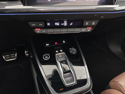 Audi Q4 e-tron 40 Launch edition S Competition 77 kWh [ 3-Fase-11kW ] {SOH-90%} (INCL-BTW) Aut. *HEATPUMP | PANO | LEATHER | MATRIX-LED | AUDI-SOUND | ADAPTIVE-CRUISE | HEATED-SPORTSEATS | AMBIENT-LIGHT | DIGI-COCKPIT | CAMERA | KEYLESS | DAB+ | 20''ALU*