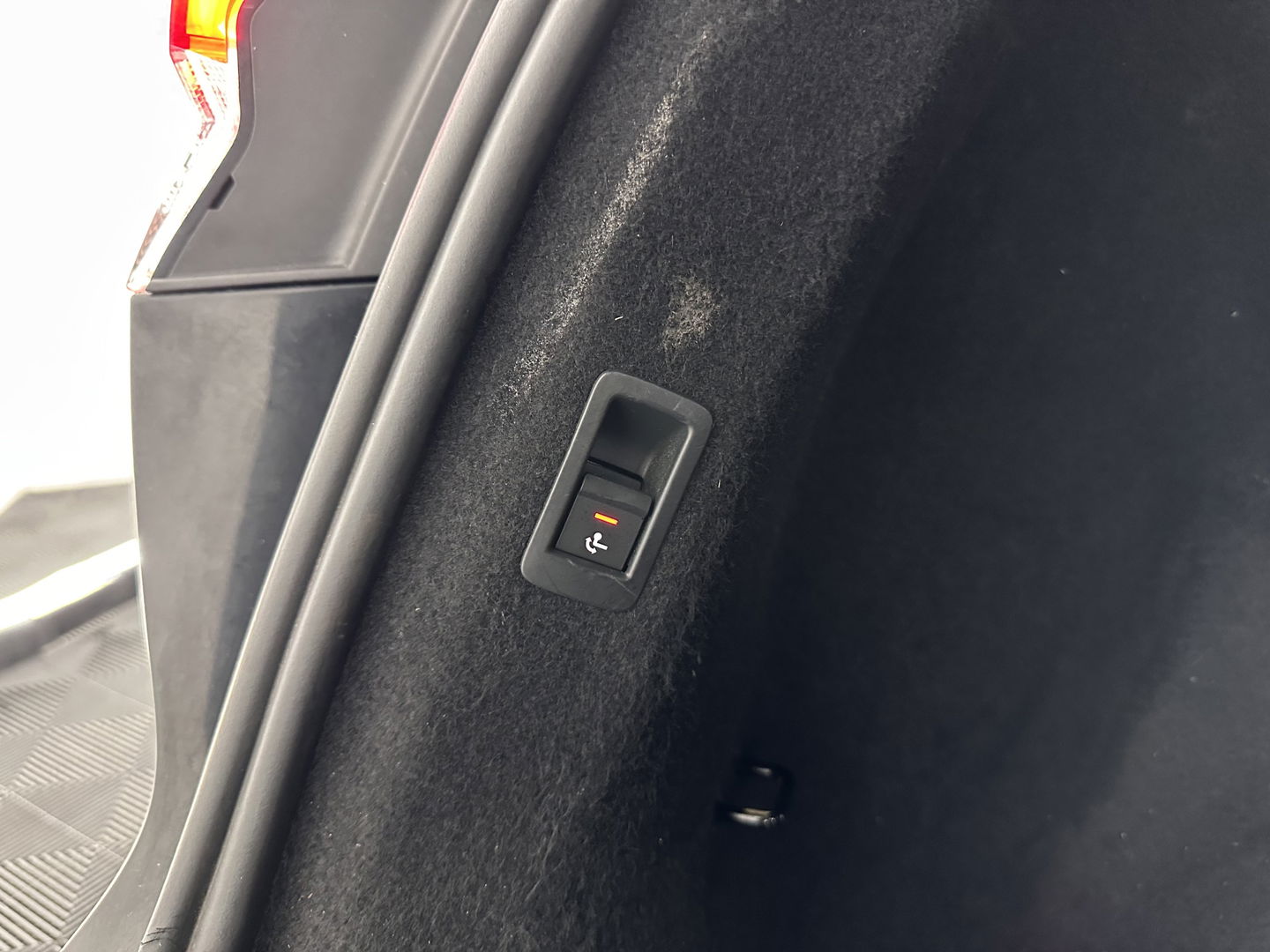 Audi Q4 e-tron 40 Launch edition S Competition 77 kWh [ 3-Fase-11kW ] {SOH-90%} (INCL-BTW) Aut. *HEATPUMP | PANO | LEATHER | MATRIX-LED | AUDI-SOUND | ADAPTIVE-CRUISE | HEATED-SPORTSEATS | AMBIENT-LIGHT | DIGI-COCKPIT | CAMERA | KEYLESS | DAB+ | 20''ALU*