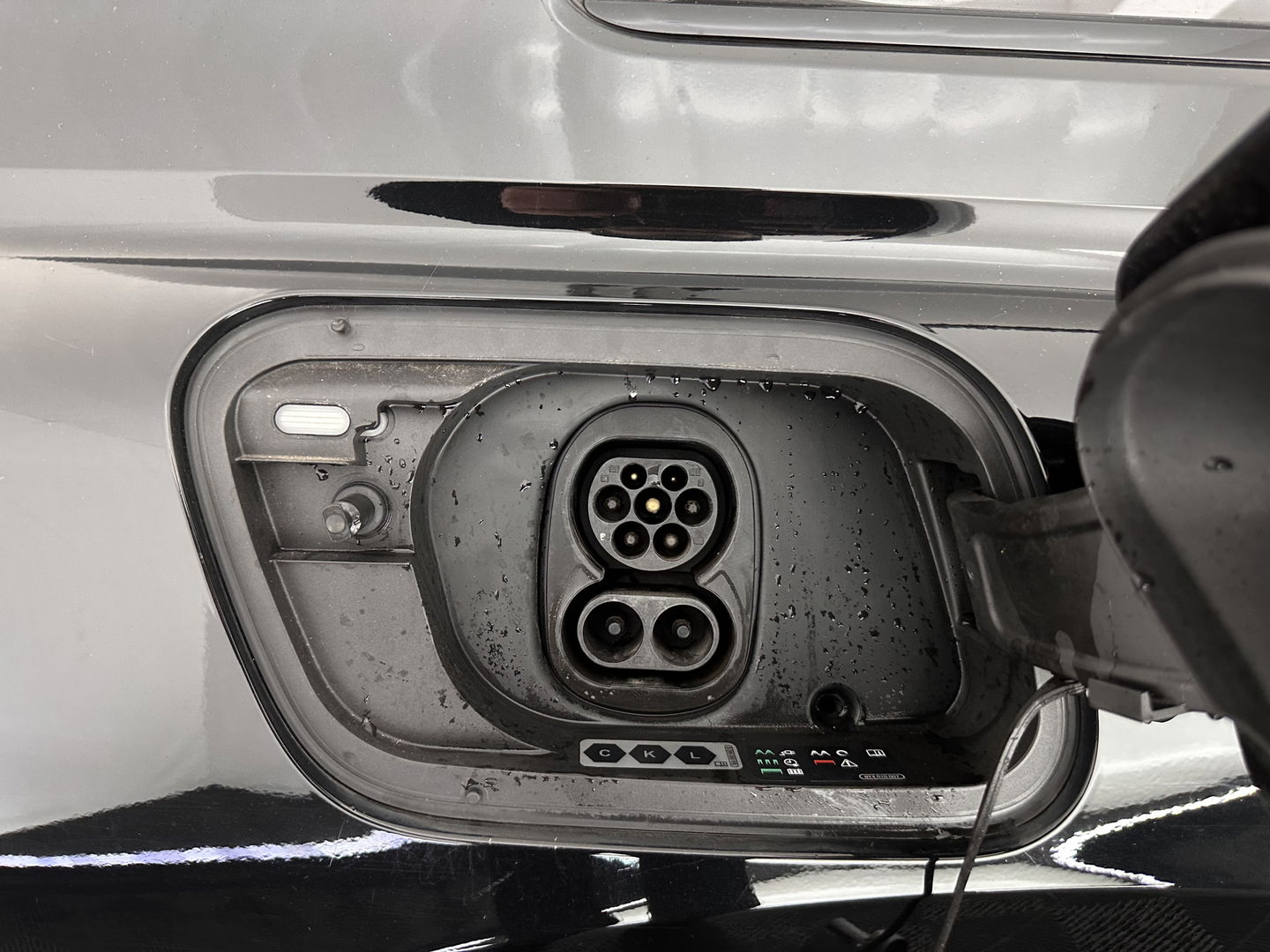 Audi Q4 e-tron 40 Launch edition S Competition 77 kWh [ 3-Fase-11kW ] {SOH-90%} (INCL-BTW) Aut. *HEATPUMP | PANO | LEATHER | MATRIX-LED | AUDI-SOUND | ADAPTIVE-CRUISE | HEATED-SPORTSEATS | AMBIENT-LIGHT | DIGI-COCKPIT | CAMERA | KEYLESS | DAB+ | 20''ALU*