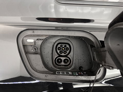 Audi Q4 e-tron 40 Launch edition S Competition 77 kWh [ 3-Fase-11kW ] {SOH-90%} (INCL-BTW) Aut. *HEATPUMP | PANO | LEATHER | MATRIX-LED | AUDI-SOUND | ADAPTIVE-CRUISE | HEATED-SPORTSEATS | AMBIENT-LIGHT | DIGI-COCKPIT | CAMERA | KEYLESS | DAB+ | 20''ALU*