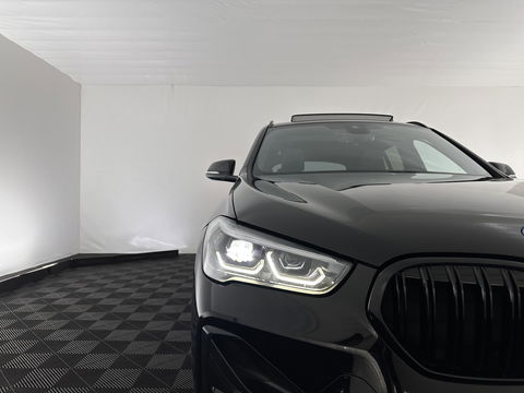 BMW X1 xDrive25e Sportline Business Edition Plus (Plug-In) (INCL-BTW) Aut. *PANO | LEATHER | FULL-LED | HEATED-SPORTSEATS | HIFI-SYSTEM | CAMERA | PRIVACYGLASS | NAVI-FULLMAP | ECC | HEAD-UP | PDC | KEYLESS | DAB | CRUISE | TOWBAR | AMBIENTLIGHT | 18