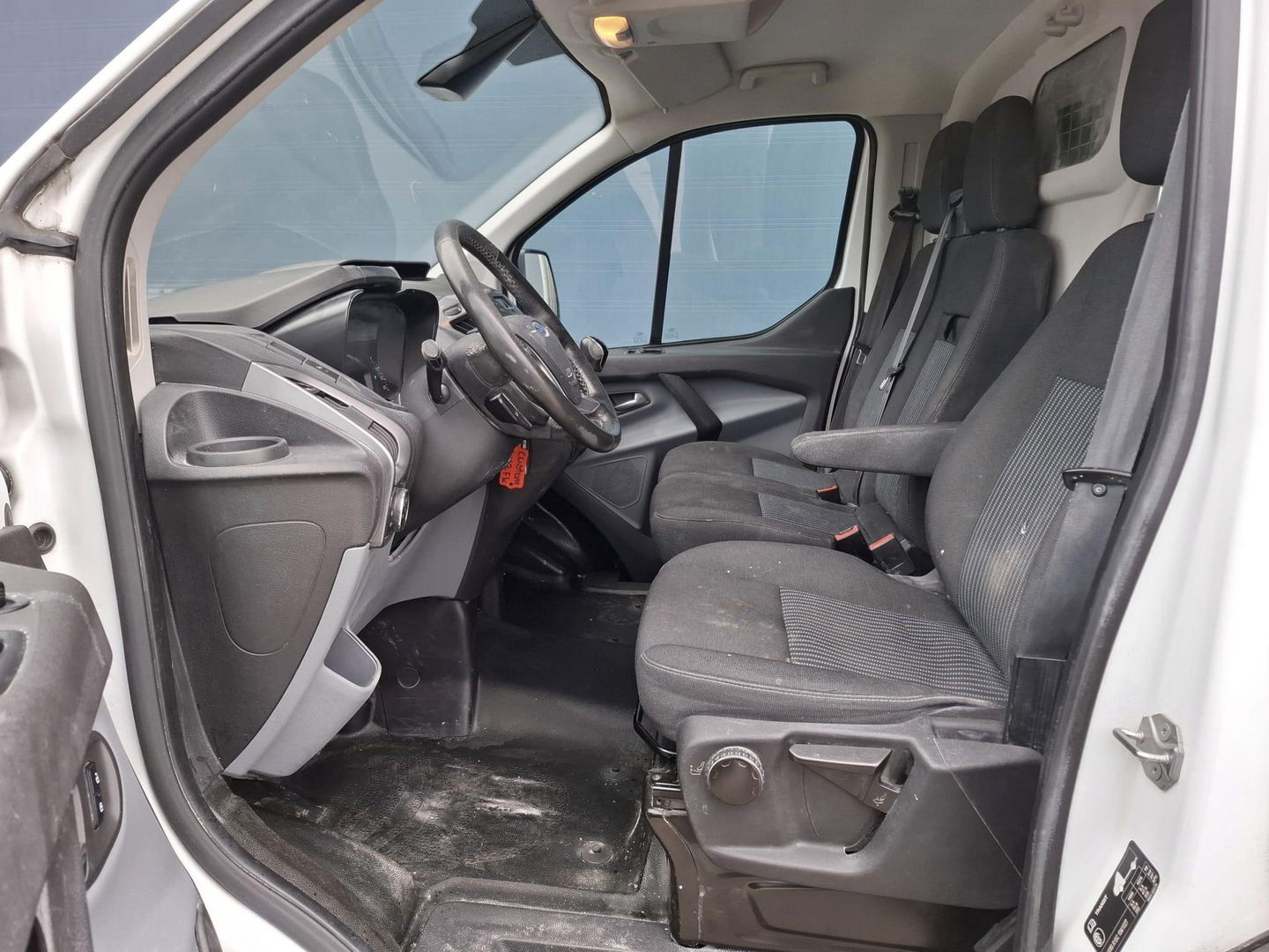 Ford Transit Custom 290 2.2 TDCI L2H1 Trend AIRCO / CRUISE CONTROLE / TREKHAAK / 3 ZITS