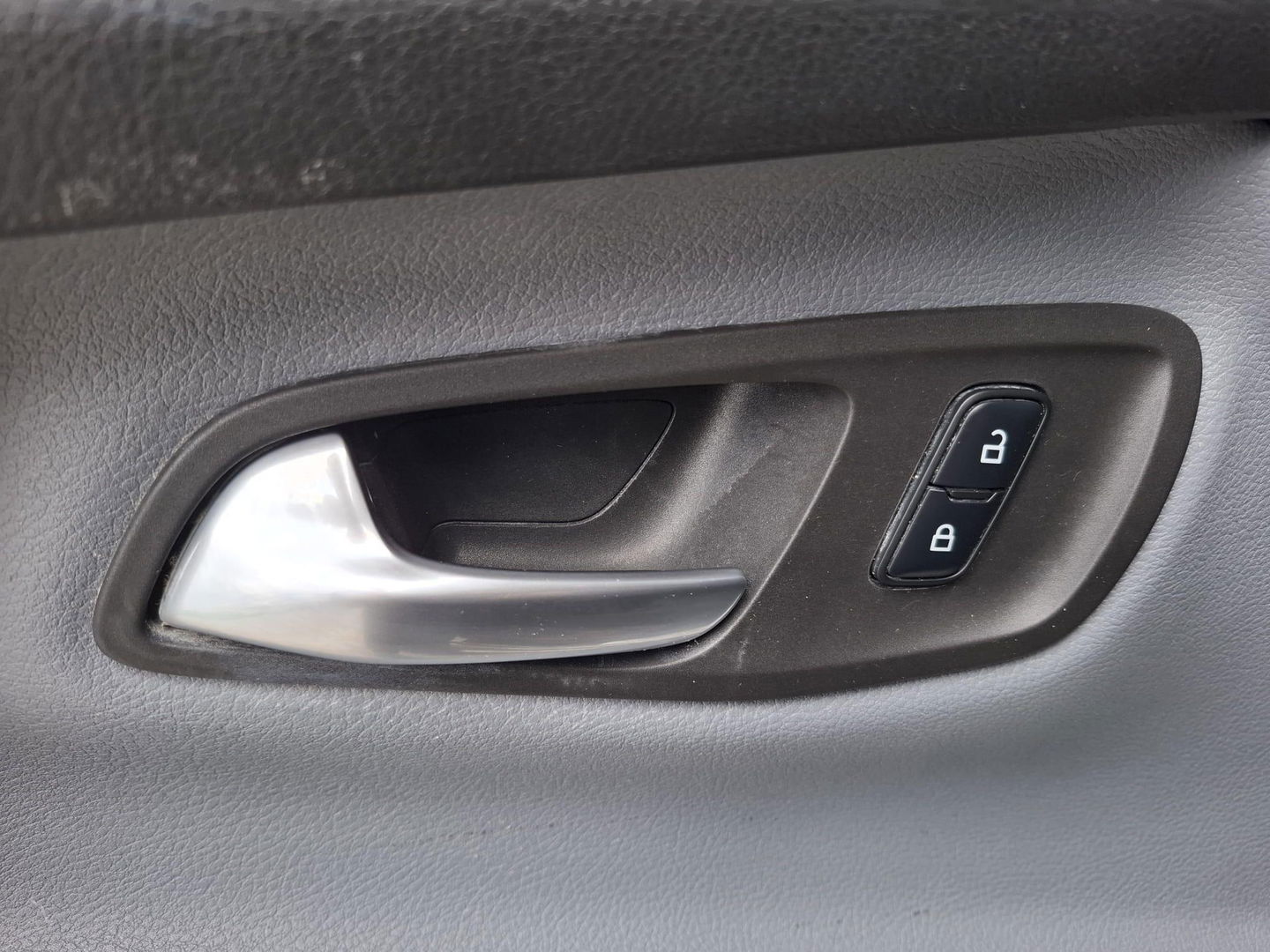 Ford Transit Custom 290 2.2 TDCI L2H1 Trend AIRCO / CRUISE CONTROLE / TREKHAAK / 3 ZITS