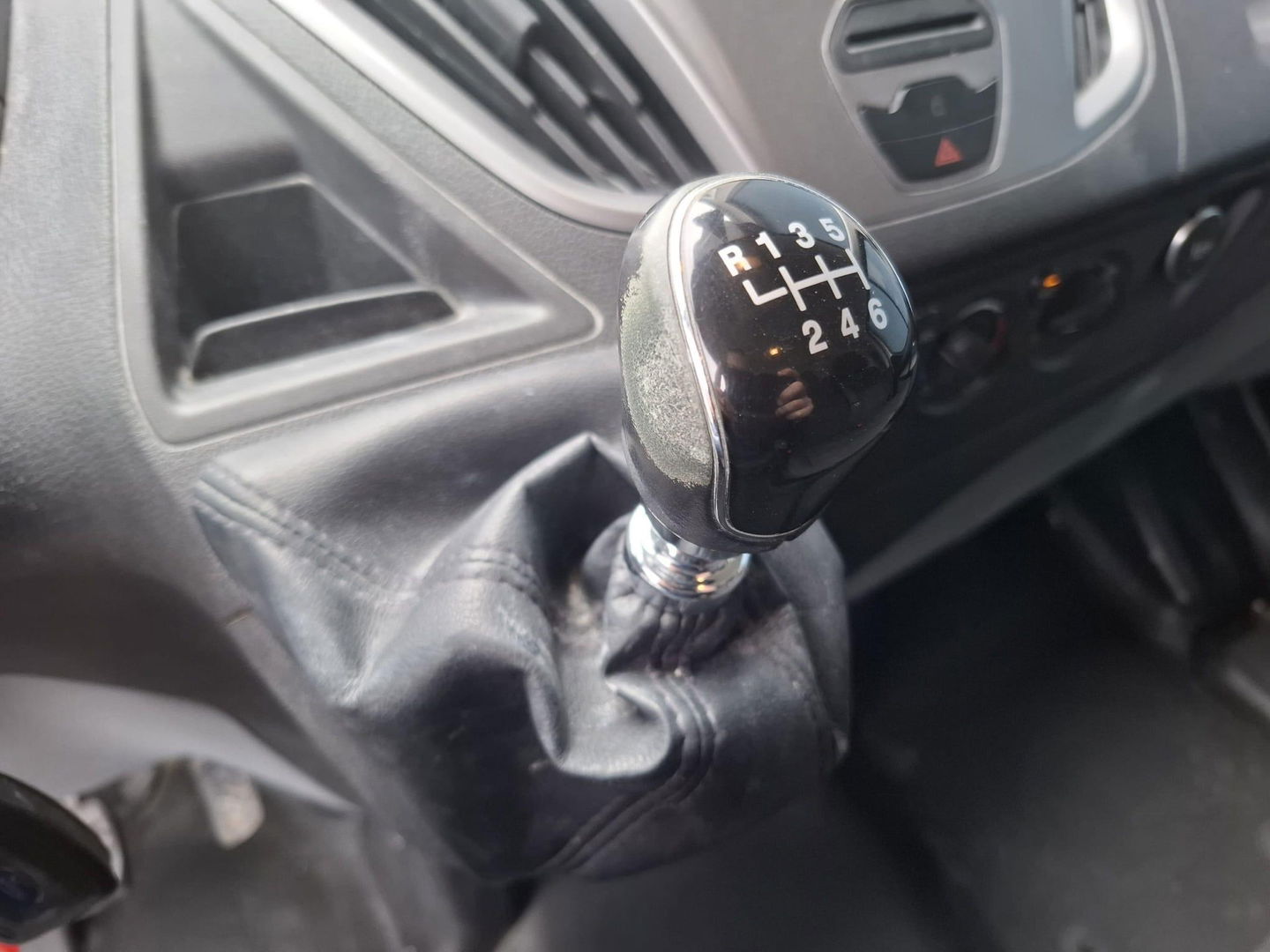 Ford Transit Custom 290 2.2 TDCI L2H1 Trend AIRCO / CRUISE CONTROLE / TREKHAAK / 3 ZITS