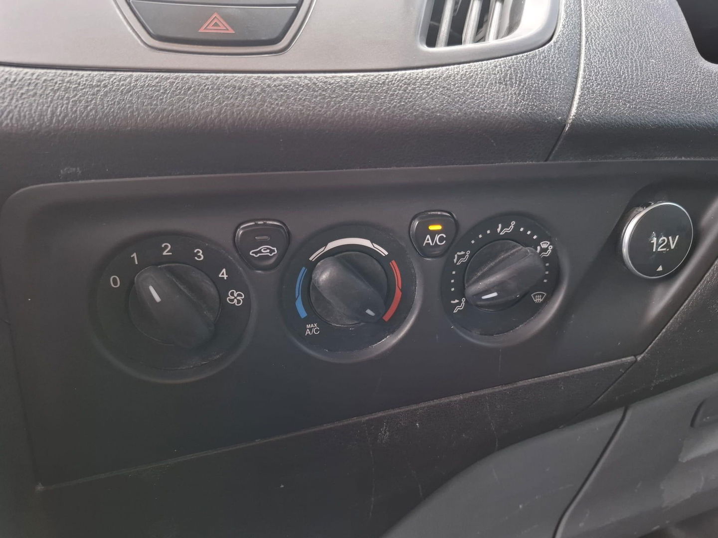 Ford Transit Custom 290 2.2 TDCI L2H1 Trend AIRCO / CRUISE CONTROLE / TREKHAAK / 3 ZITS