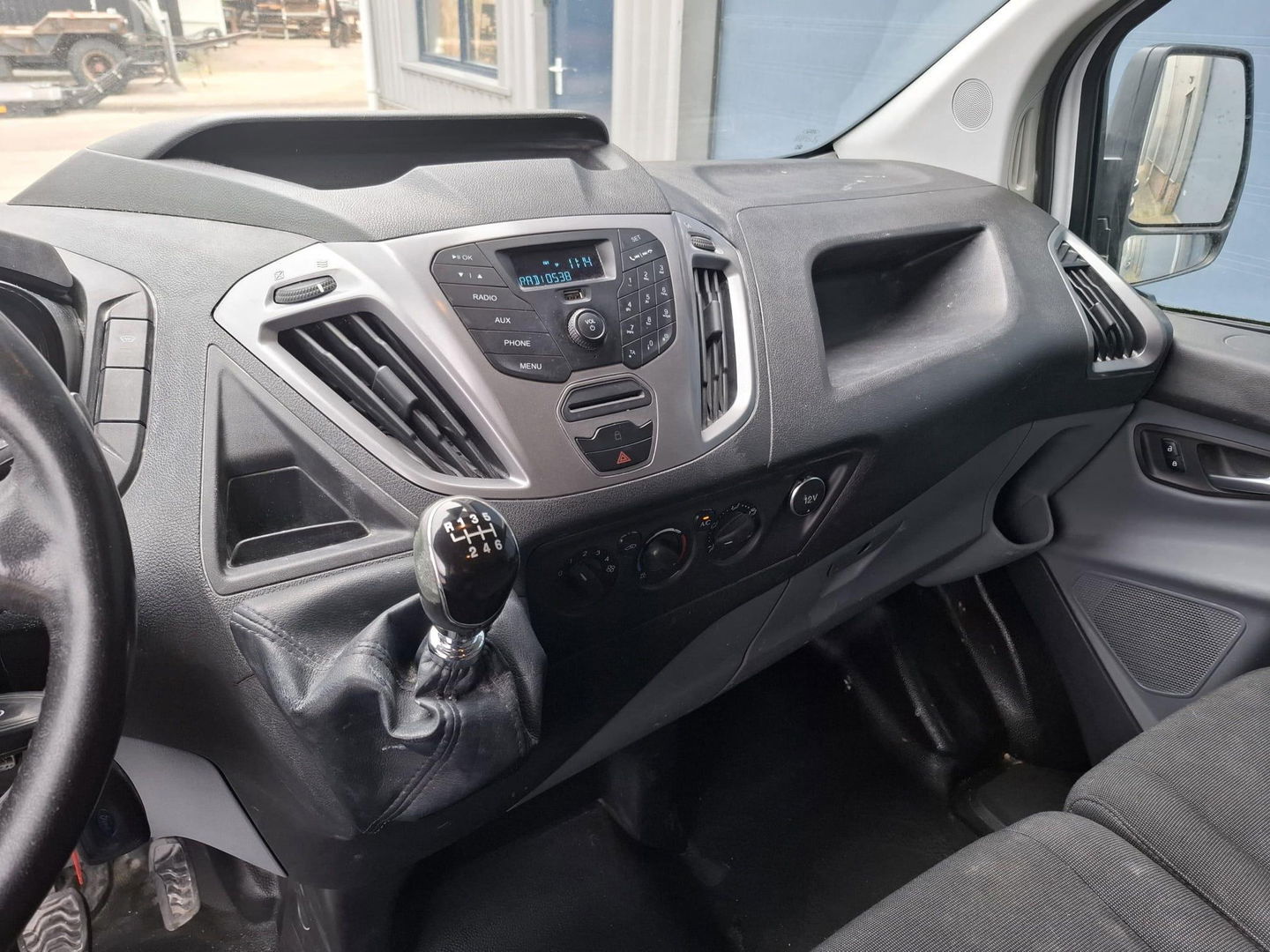 Ford Transit Custom 290 2.2 TDCI L2H1 Trend AIRCO / CRUISE CONTROLE / TREKHAAK / 3 ZITS