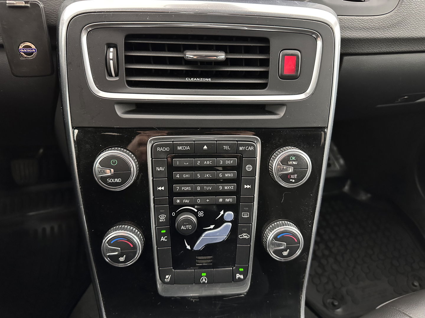 Volvo S60 2.0 D3 Polar+ Dynamic (INCL.BTW) *XENON | LEATHER | NAVI-FULLMAP | HEATED-SPORTSEATS | PRIVACY-GLASS | ECC | PDC | CRUISE | 17''ALU*