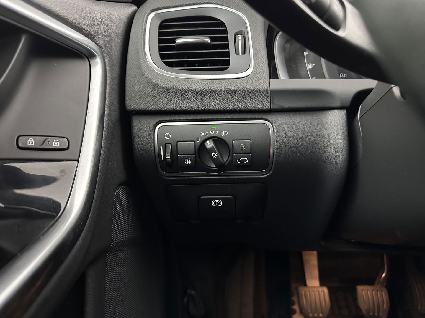 Volvo S60 2.0 D3 Polar+ Dynamic (INCL.BTW) *XENON | LEATHER | NAVI-FULLMAP | HEATED-SPORTSEATS | PRIVACY-GLASS | ECC | PDC | CRUISE | 17''ALU*