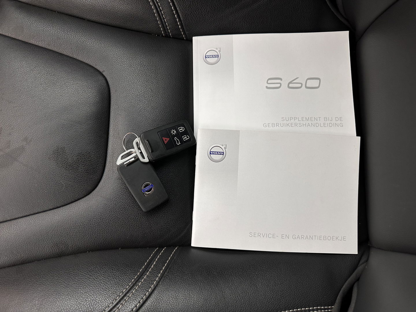 Volvo S60 2.0 D3 Polar+ Dynamic (INCL.BTW) *XENON | LEATHER | NAVI-FULLMAP | HEATED-SPORTSEATS | PRIVACY-GLASS | ECC | PDC | CRUISE | 17''ALU*