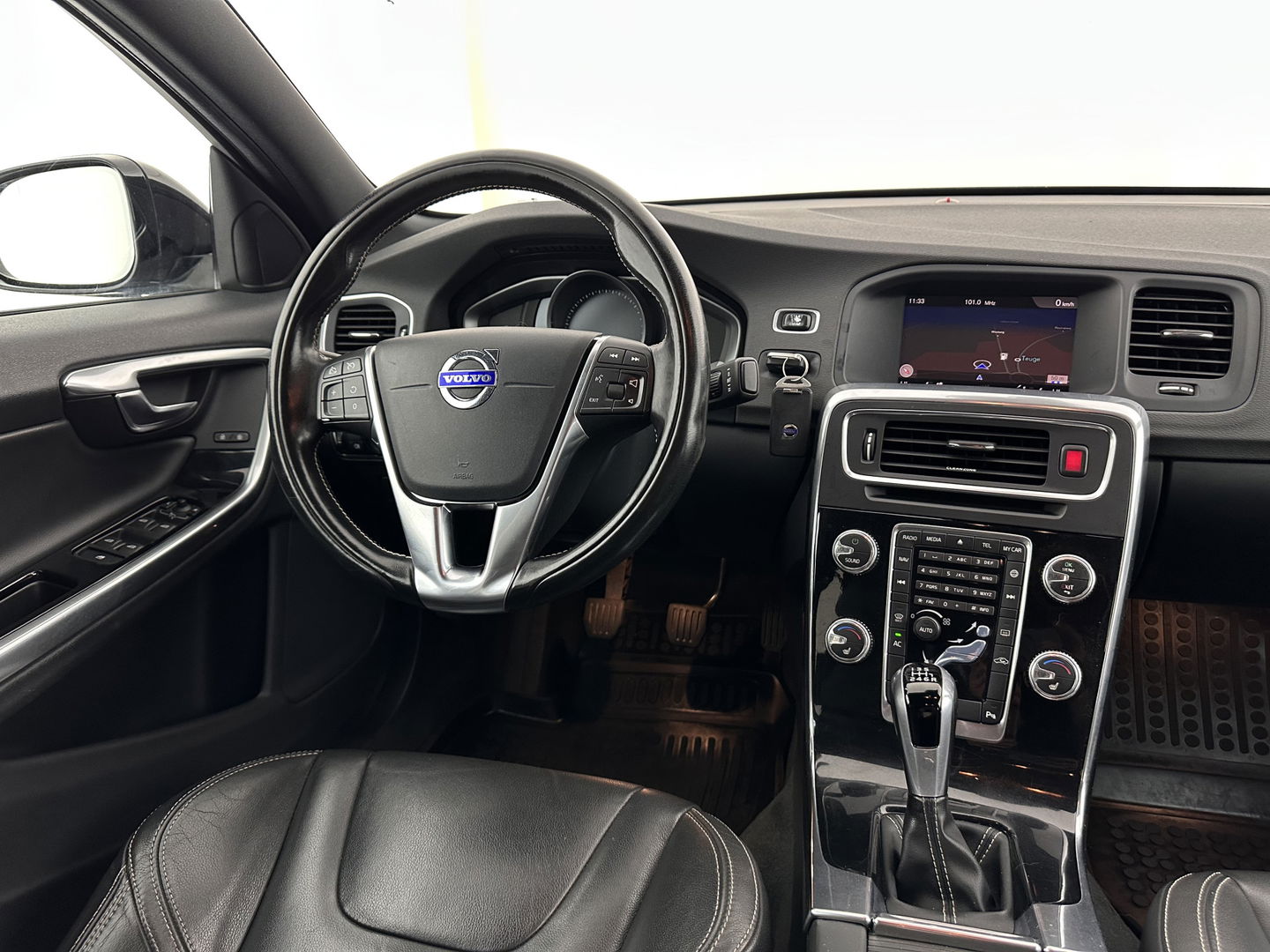 Volvo S60 2.0 D3 Polar+ Dynamic (INCL.BTW) *XENON | LEATHER | NAVI-FULLMAP | HEATED-SPORTSEATS | PRIVACY-GLASS | ECC | PDC | CRUISE | 17''ALU*