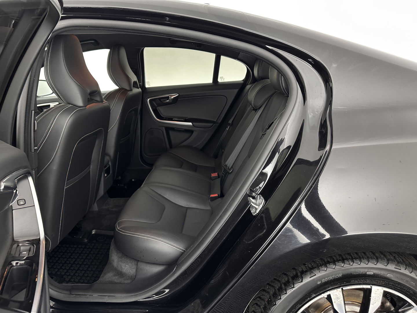 Volvo S60 2.0 D3 Polar+ Dynamic (INCL.BTW) *XENON | LEATHER | NAVI-FULLMAP | HEATED-SPORTSEATS | PRIVACY-GLASS | ECC | PDC | CRUISE | 17''ALU*