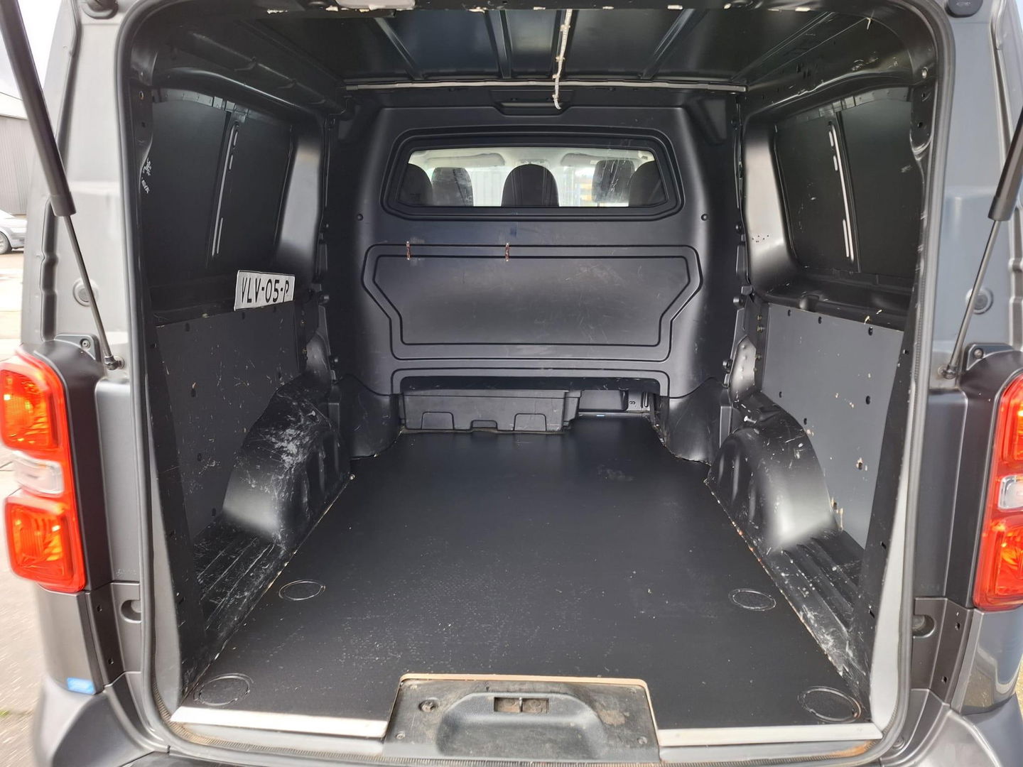 Peugeot Expert 2.0 BlueHDI 180 Long Premium DC DUBBEL CABINE / NAVI / CRUISE CONTROLE / DUBBELE SCHUIFDEUR / TREKHAAK