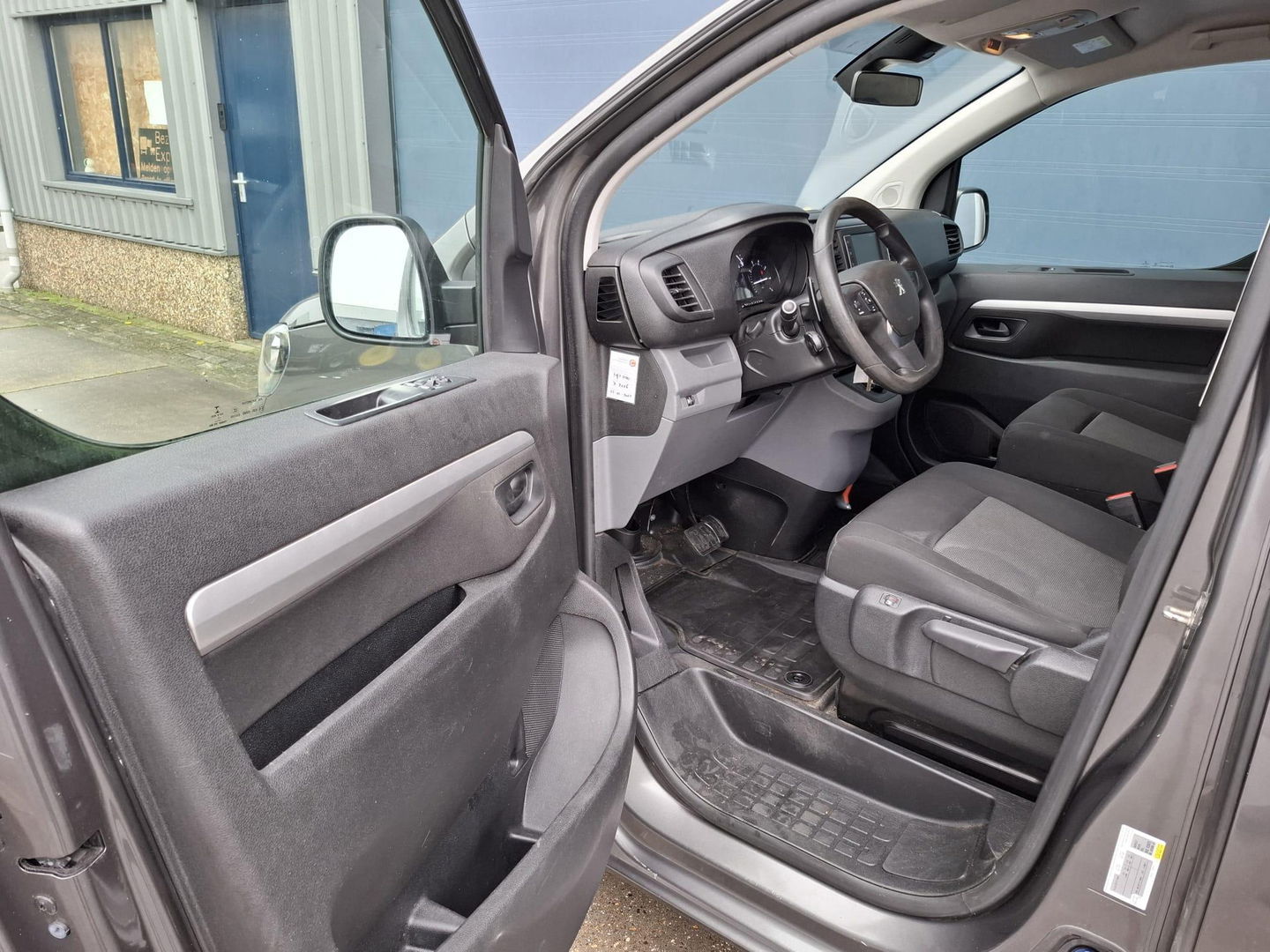 Peugeot Expert 2.0 BlueHDI 180 Long Premium DC DUBBEL CABINE / NAVI / CRUISE CONTROLE / DUBBELE SCHUIFDEUR / TREKHAAK