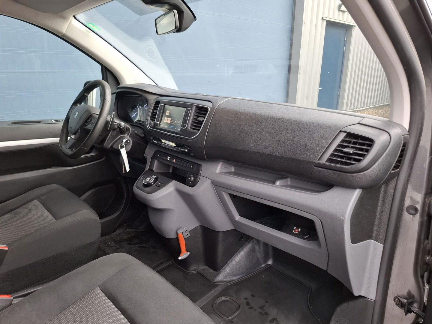 Peugeot Expert 2.0 BlueHDI 180 Long Premium DC DUBBEL CABINE / NAVI / CRUISE CONTROLE / DUBBELE SCHUIFDEUR / TREKHAAK