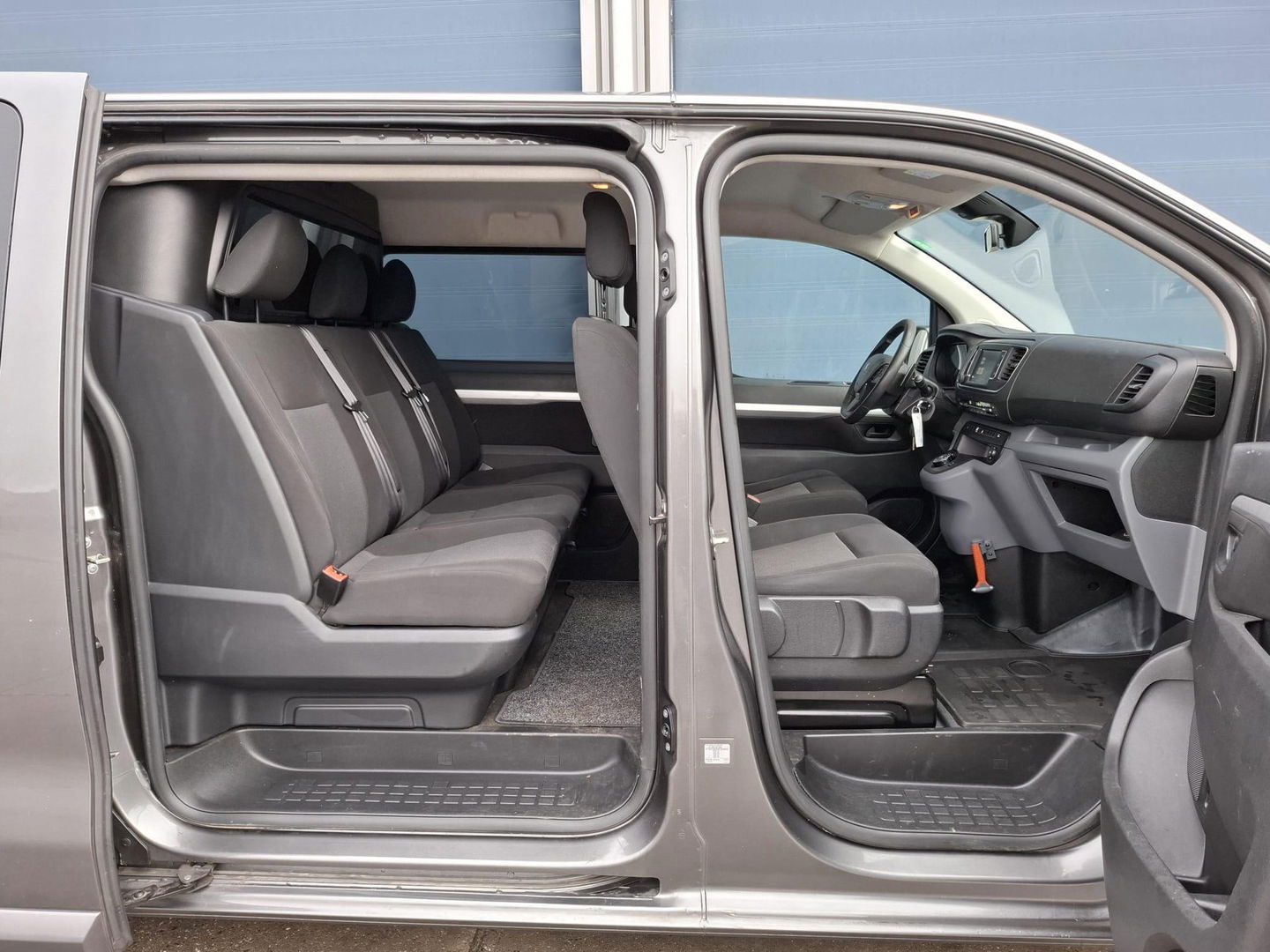 Peugeot Expert 2.0 BlueHDI 180 Long Premium DC DUBBEL CABINE / NAVI / CRUISE CONTROLE / DUBBELE SCHUIFDEUR / TREKHAAK