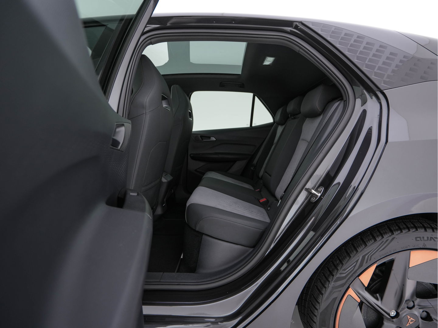 CUPRA Born Copper Edition 62 kWh [ 3-Fase-11kW ] {SOH-92%} (INCL-BTW) *PANO | ADAPTIVE-CRUISE | FULL-LED | MICROFIBRE | TOPVIEW | BLINDSPOT | KEYLESS | NAVI-FULLMAP | AMBIENTLIGHT | DIGI-COCKPIT | MASSAGE | CARPLAY | SPORTSEATS | PRIVACYGLASS | 20"AL