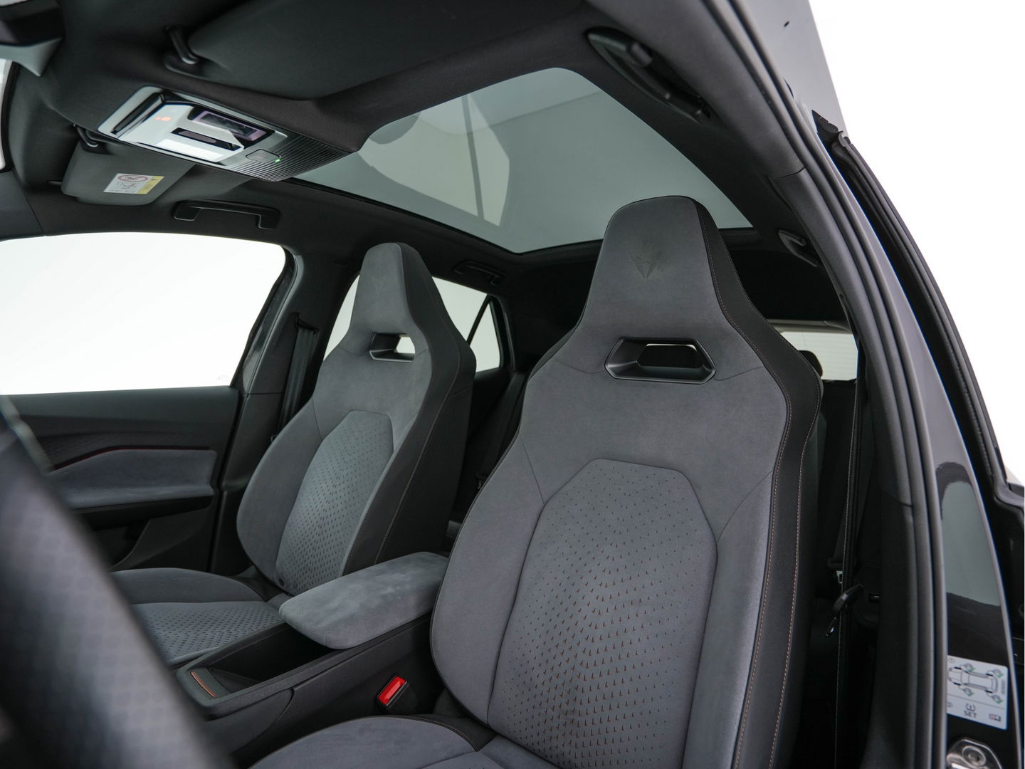 CUPRA Born Copper Edition 62 kWh [ 3-Fase-11kW ] {SOH-92%} (INCL-BTW) *PANO | ADAPTIVE-CRUISE | FULL-LED | MICROFIBRE | TOPVIEW | BLINDSPOT | KEYLESS | NAVI-FULLMAP | AMBIENTLIGHT | DIGI-COCKPIT | MASSAGE | CARPLAY | SPORTSEATS | PRIVACYGLASS | 20"AL