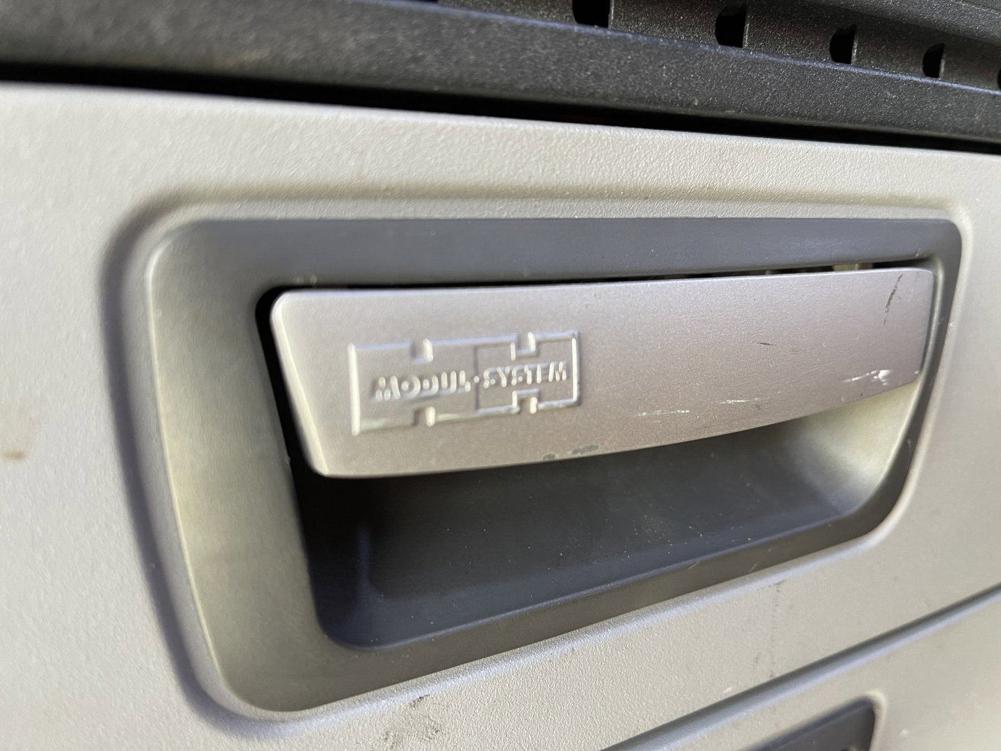 Renault Trafic 2.0 dCi 120pk T29 L2H1 Work Edition / ingerichte laadruimte ! / euro 6 / bpm vrij / vaste prijs rijklaar € 17.950 ex btw / lease vanaf € 302 / camera / trekhaak / airco / cruise