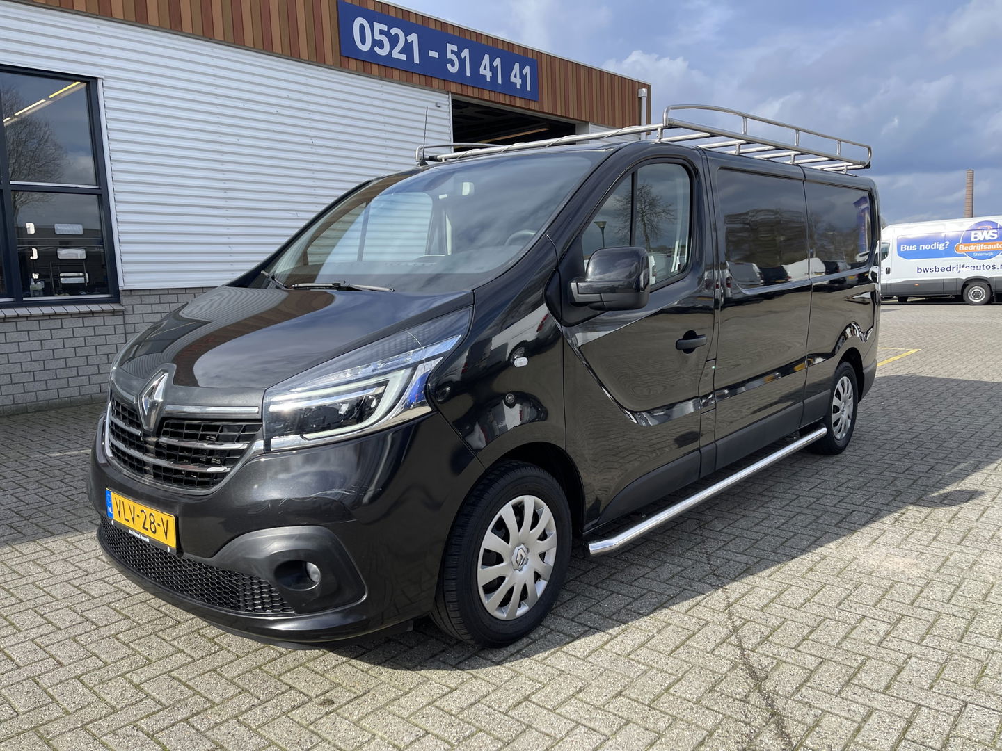 Renault Trafic 2.0 dCi 120pk T29 L2H1 Work Edition / ingerichte laadruimte ! / euro 6 / bpm vrij / vaste prijs rijklaar € 17.950 ex btw / lease vanaf € 302 / camera / trekhaak / airco / cruise