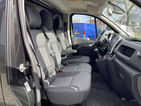 Renault Trafic 2.0 dCi 120pk T29 L2H1 Work Edition / ingerichte laadruimte ! / euro 6 / bpm vrij / vaste prijs rijklaar € 17.950 ex btw / lease vanaf € 302 / camera / trekhaak / airco / cruise