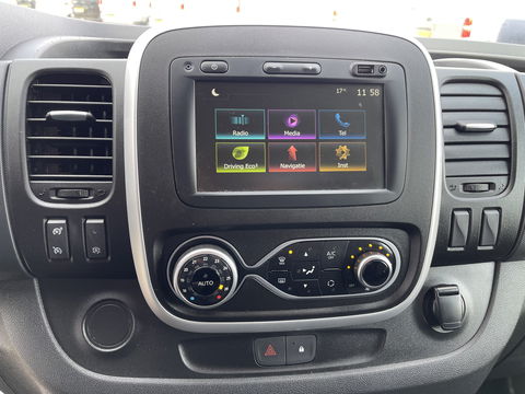 Renault Trafic 2.0 dCi 120pk T29 L2H1 Work Edition / ingerichte laadruimte ! / euro 6 / bpm vrij / vaste prijs rijklaar € 17.950 ex btw / lease vanaf € 302 / camera / trekhaak / airco / cruise