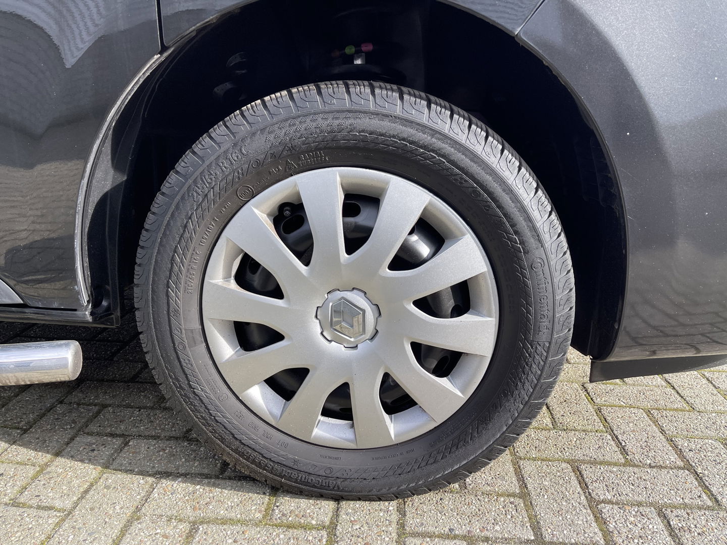 Renault Trafic 2.0 dCi 120pk T29 L2H1 Work Edition / ingerichte laadruimte ! / euro 6 / bpm vrij / vaste prijs rijklaar € 17.950 ex btw / lease vanaf € 302 / camera / trekhaak / airco / cruise