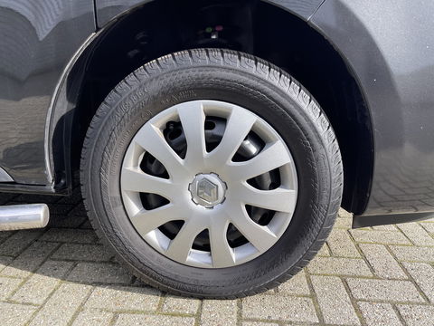 Renault Trafic 2.0 dCi 120pk T29 L2H1 Work Edition / ingerichte laadruimte ! / euro 6 / bpm vrij / vaste prijs rijklaar € 17.950 ex btw / lease vanaf € 302 / camera / trekhaak / airco / cruise