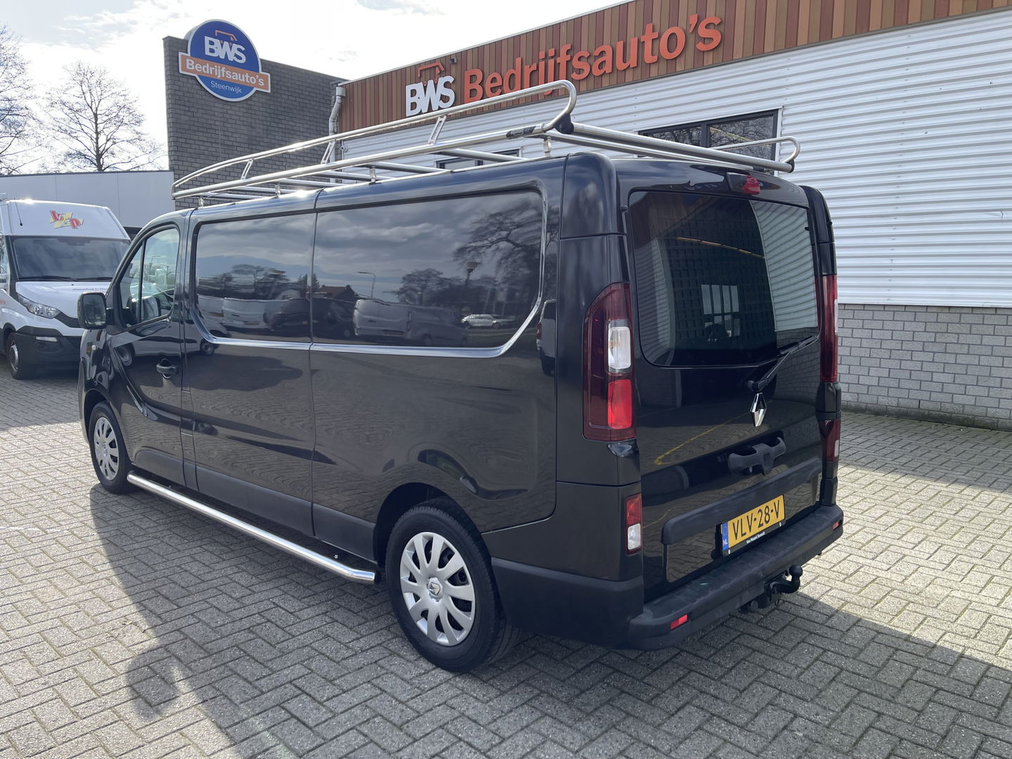Renault Trafic 2.0 dCi 120pk T29 L2H1 Work Edition / ingerichte laadruimte ! / euro 6 / bpm vrij / vaste prijs rijklaar € 17.950 ex btw / lease vanaf € 302 / camera / trekhaak / airco / cruise