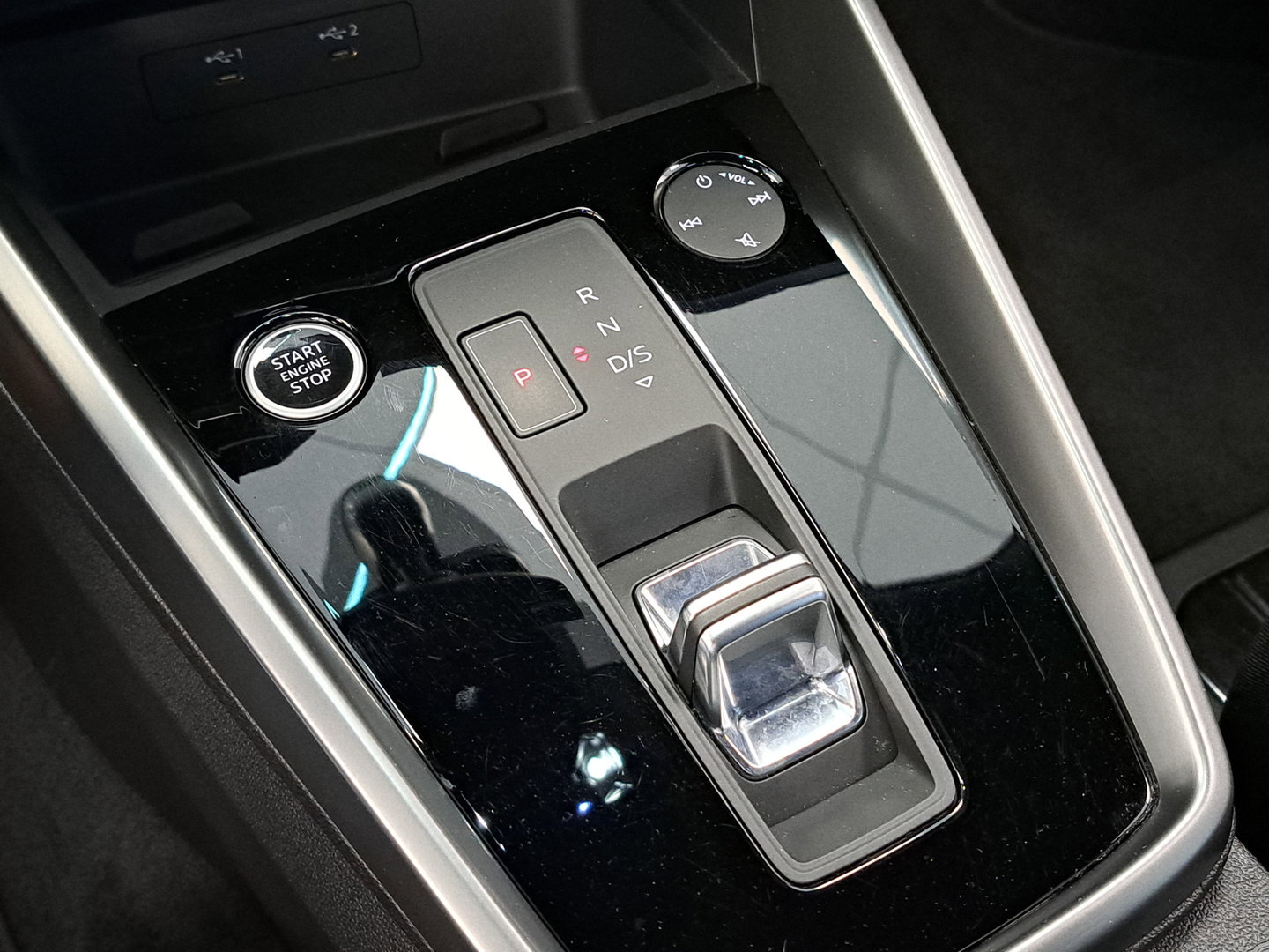 Audi A3 Limousine 30 TFSI Pro Line Navigatie Carplay Clima Cruise VCP 17"LM 24 Maanden garantie* (Vraag naar de voorwaarden)