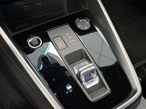 Audi A3 Limousine 30 TFSI Pro Line Navigatie Carplay Clima Cruise VCP 17"LM 24 Maanden garantie* (Vraag naar de voorwaarden)