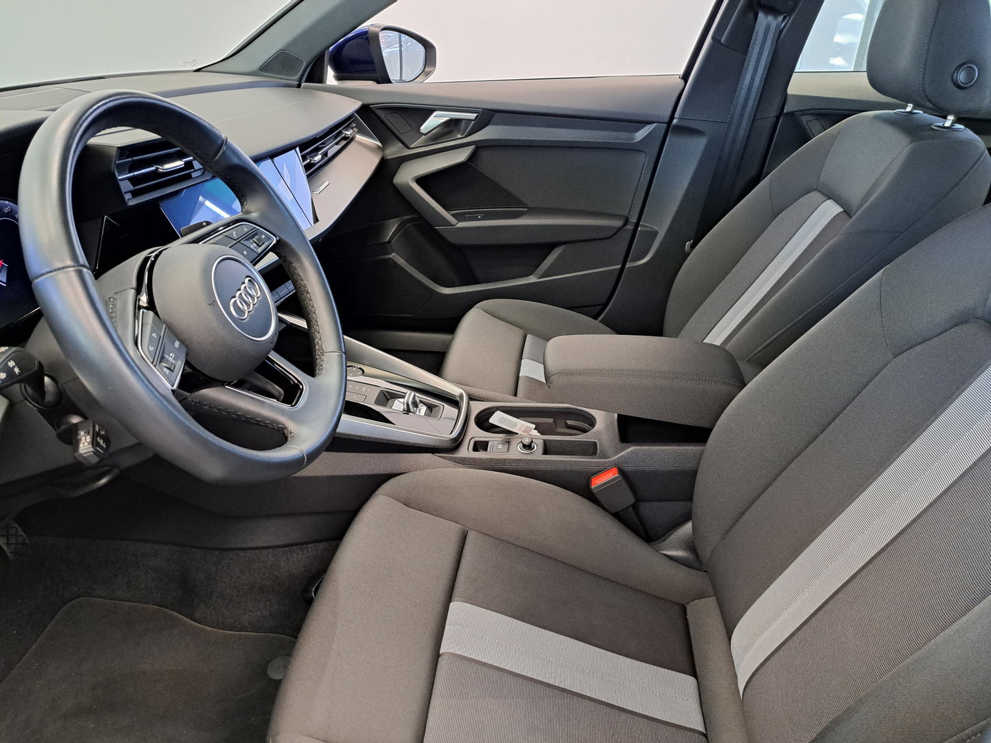 Audi A3 Limousine 30 TFSI Pro Line Navigatie Carplay Clima Cruise VCP 17"LM 24 Maanden garantie* (Vraag naar de voorwaarden)