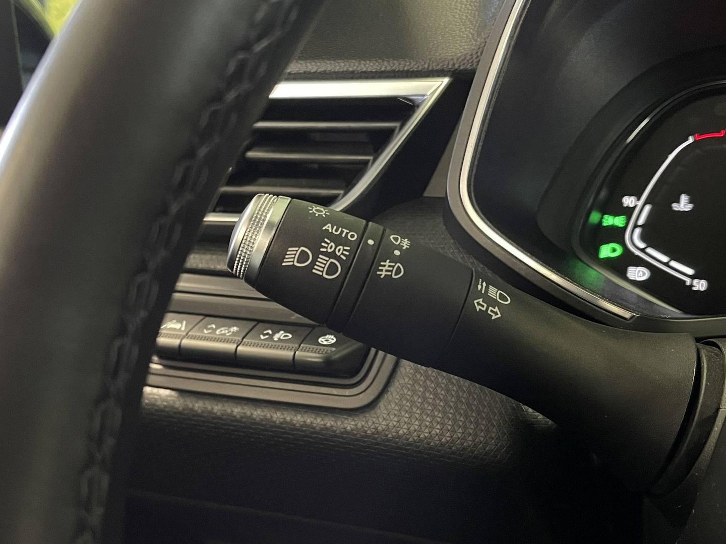 Renault Clio 1.3 TCe Initiale Paris | Apple Carplay | Android Auto | Bose Audio | Isofix | Drive Modus | Led Verlichting | Stuurwielverwarming |