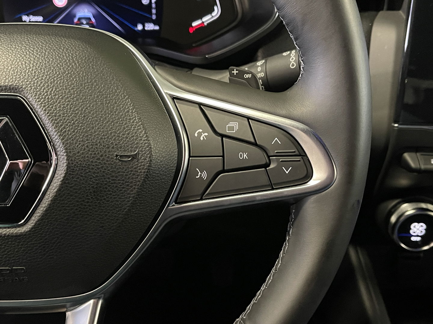 Renault Clio 1.3 TCe Initiale Paris | Apple Carplay | Android Auto | Bose Audio | Isofix | Drive Modus | Led Verlichting | Stuurwielverwarming |