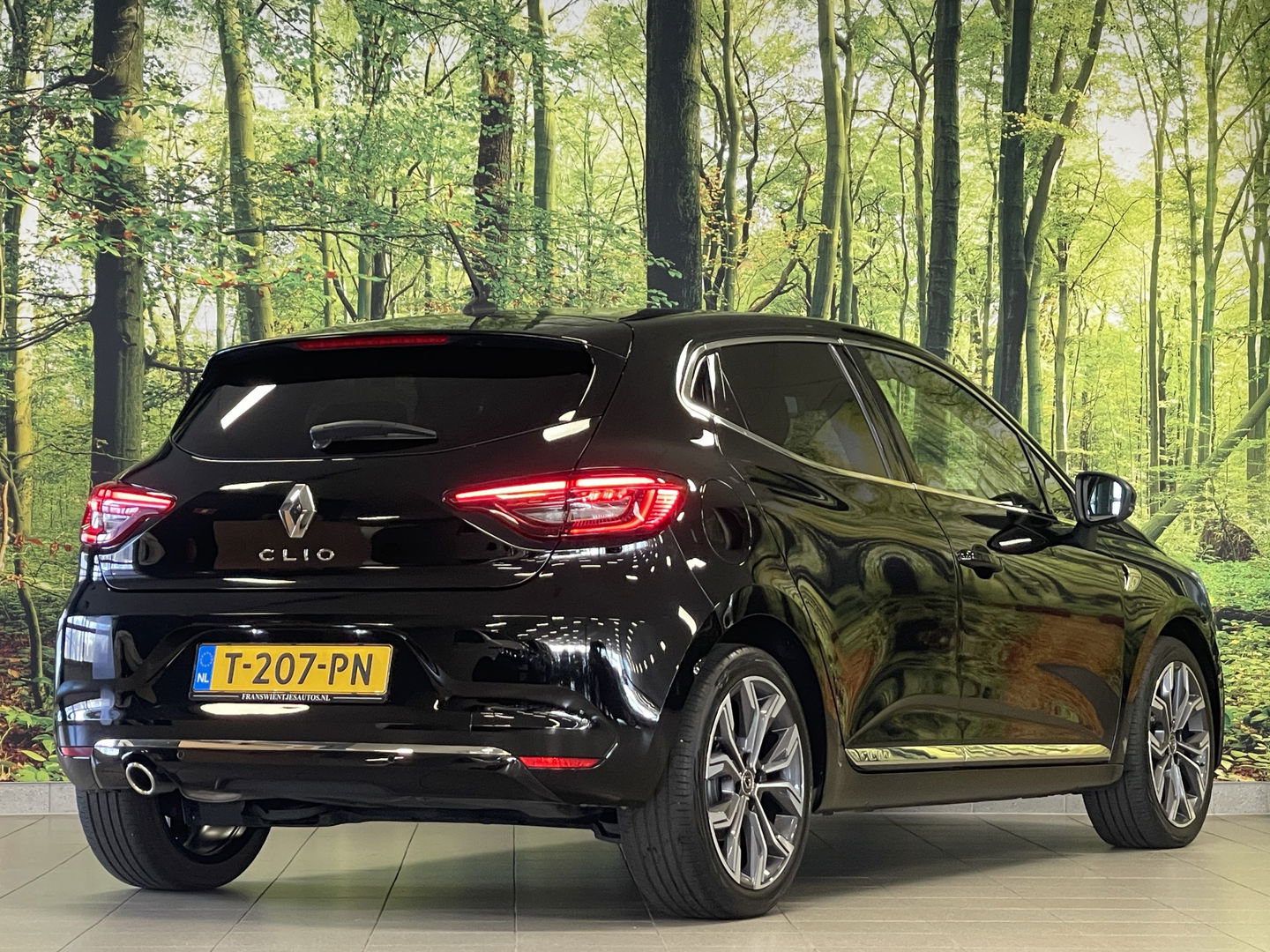 Renault Clio 1.3 TCe Initiale Paris | Apple Carplay | Android Auto | Bose Audio | Isofix | Drive Modus | Led Verlichting | Stuurwielverwarming |