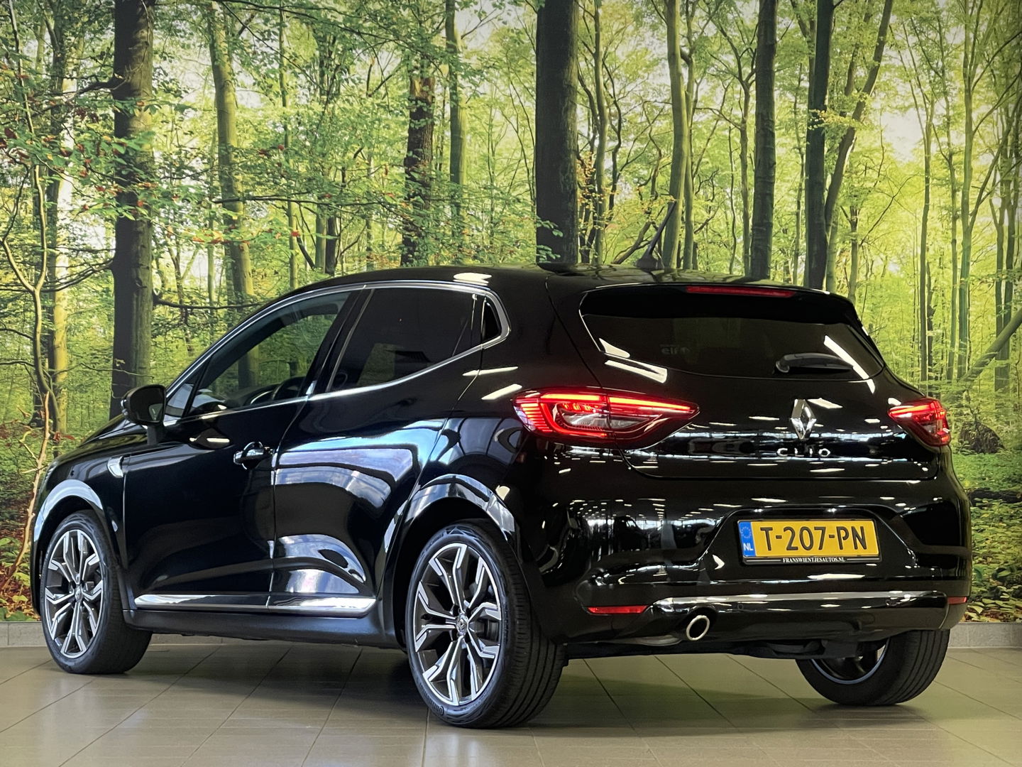 Renault Clio 1.3 TCe Initiale Paris | Apple Carplay | Android Auto | Bose Audio | Isofix | Drive Modus | Led Verlichting | Stuurwielverwarming |