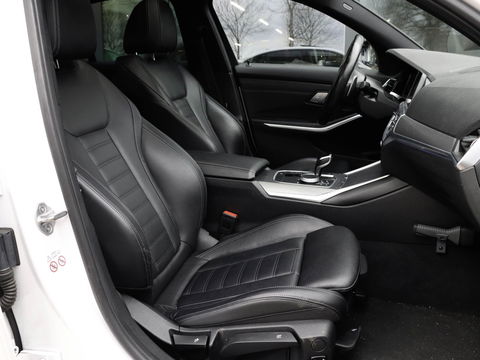 BMW 3-serie 330e eDrive Edition 292PK M Sport | Schuifdak | Camera