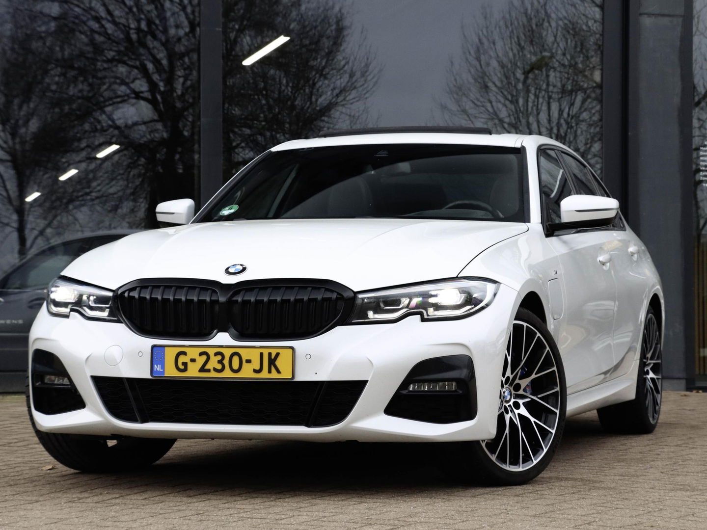 BMW 3-serie 330e eDrive Edition 292PK M Sport | Schuifdak | Camera