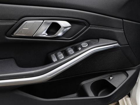 BMW 3-serie 330e eDrive Edition 292PK M Sport | Schuifdak | Camera