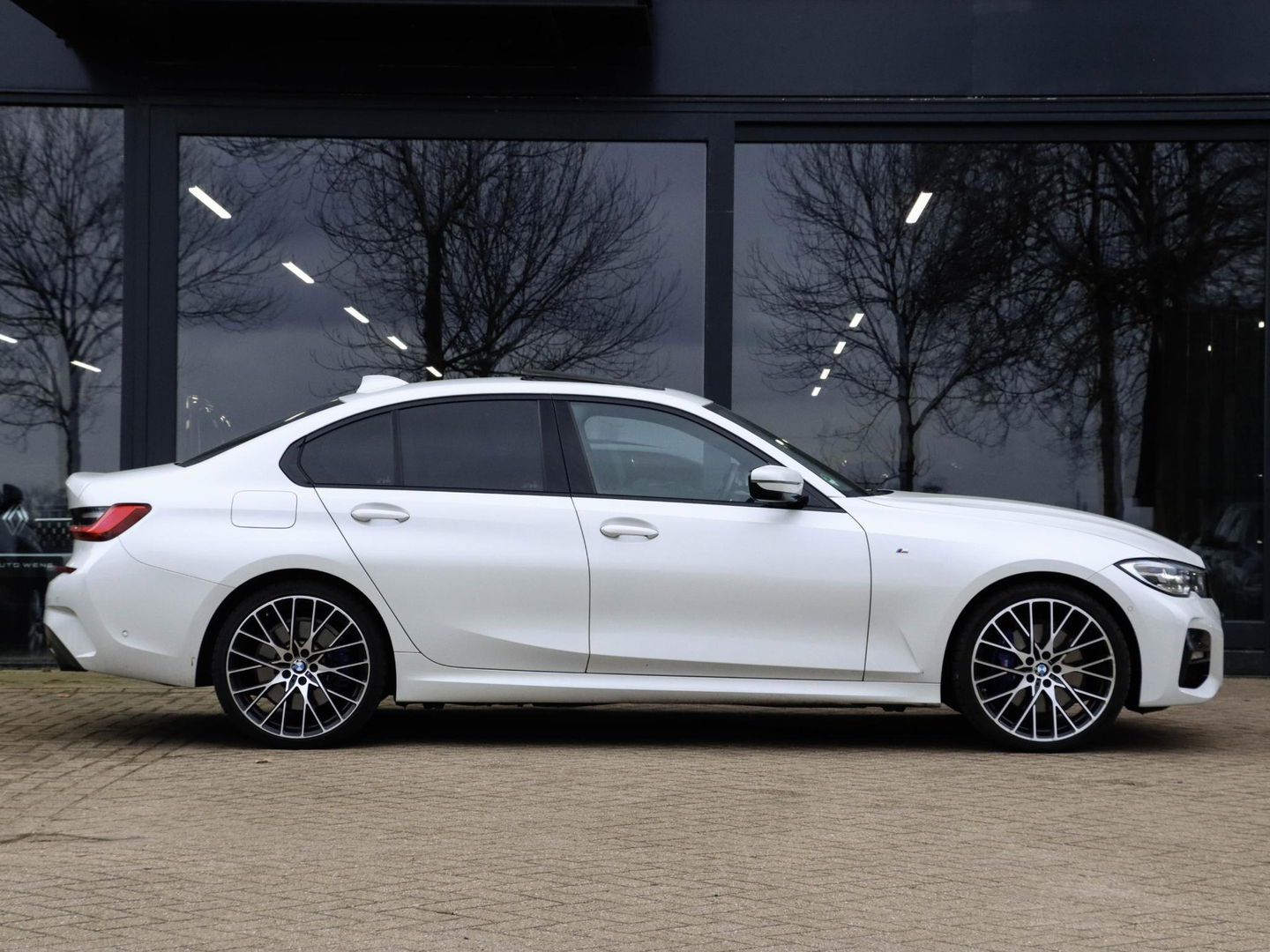 BMW 3-serie 330e eDrive Edition 292PK M Sport | Schuifdak | Camera
